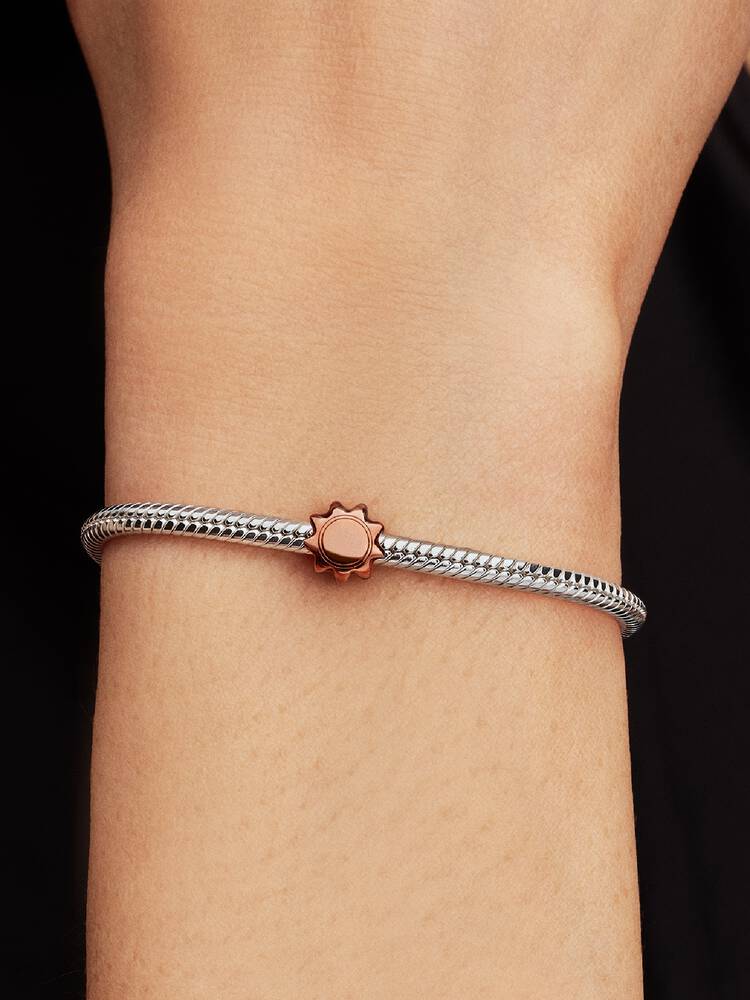 Pandora Mini Charm Sole effetto metallico arancione