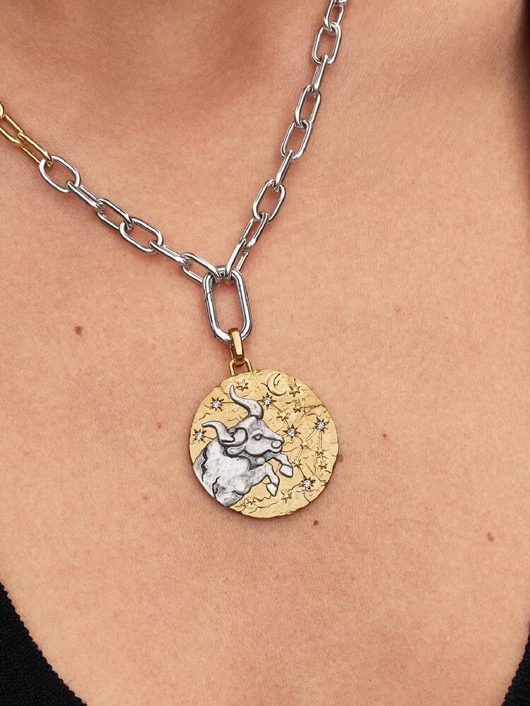 Pandora Charm Medallion XL Toro "Fortitudo Animi"