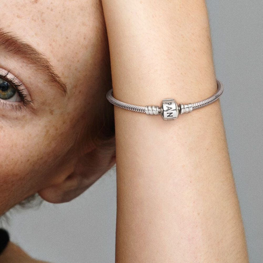 Pandora Bracciale Pandora Moments chiusura Barile grande con maglia snake.