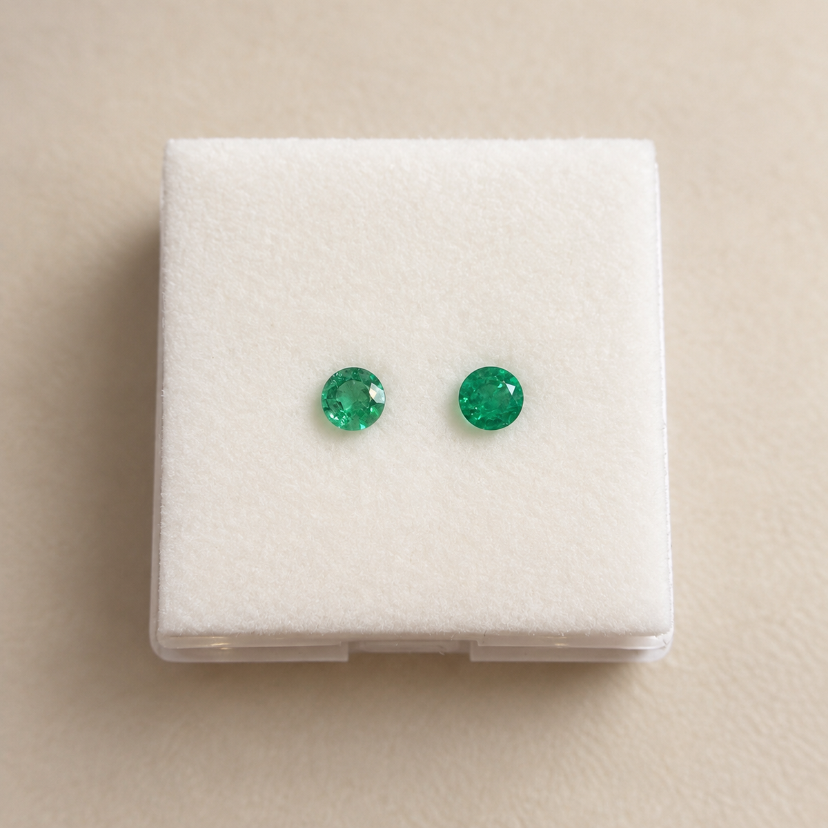 Smeraldo – Coppia taglio tondo – 0,56 ct