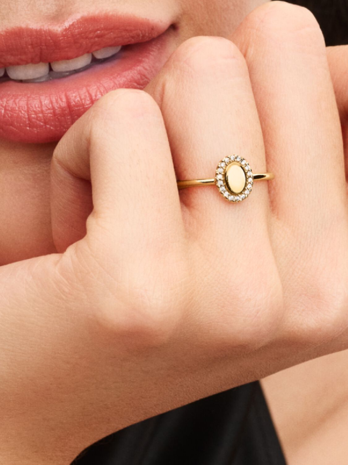 Pandora Anello Ovale e Pavè Da Incidere