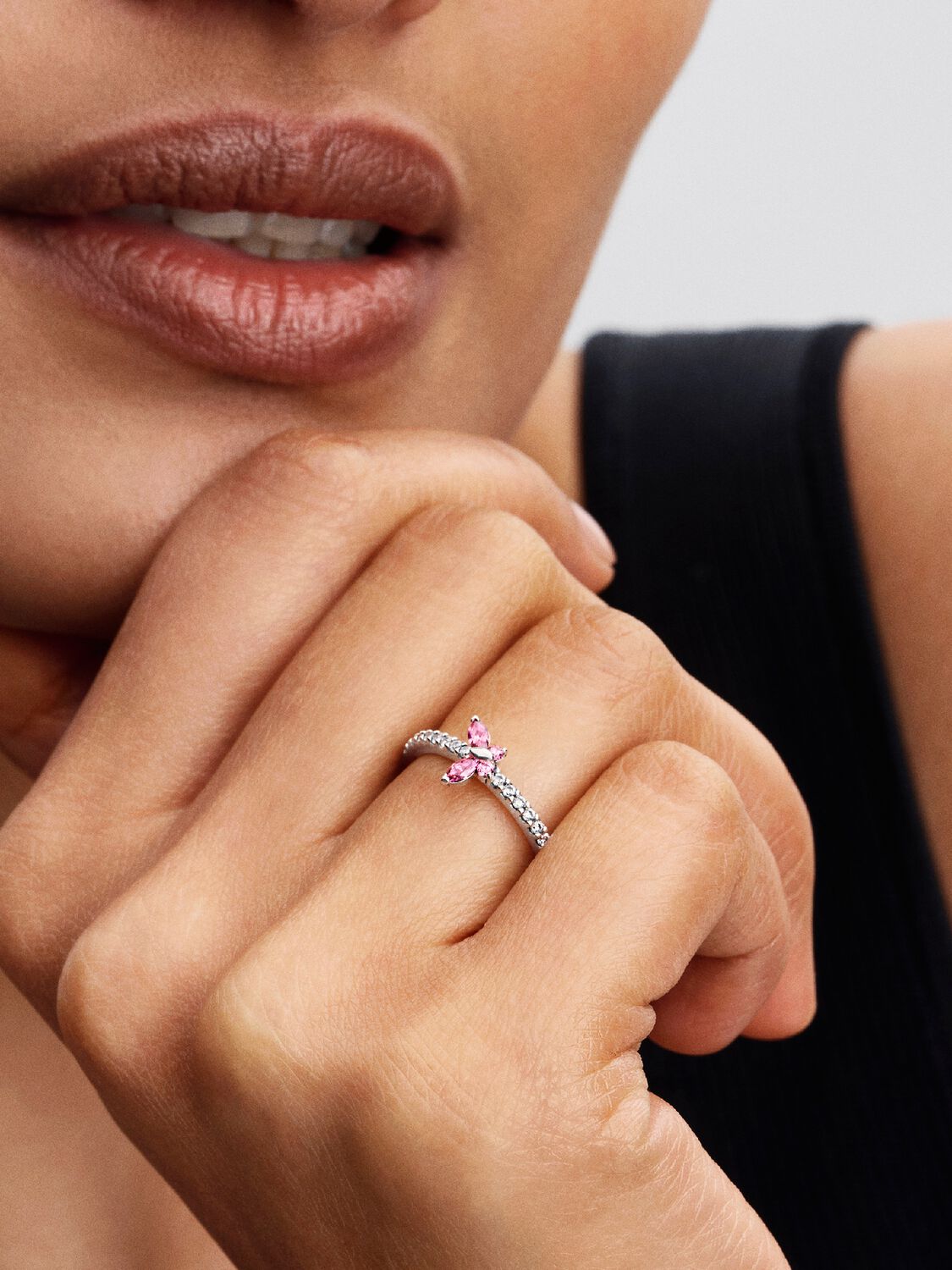 Pandora Anello Farfalla scintillante Rosa