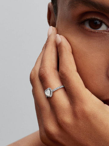 Pandora Anello Cuore in Rilievo Bianco