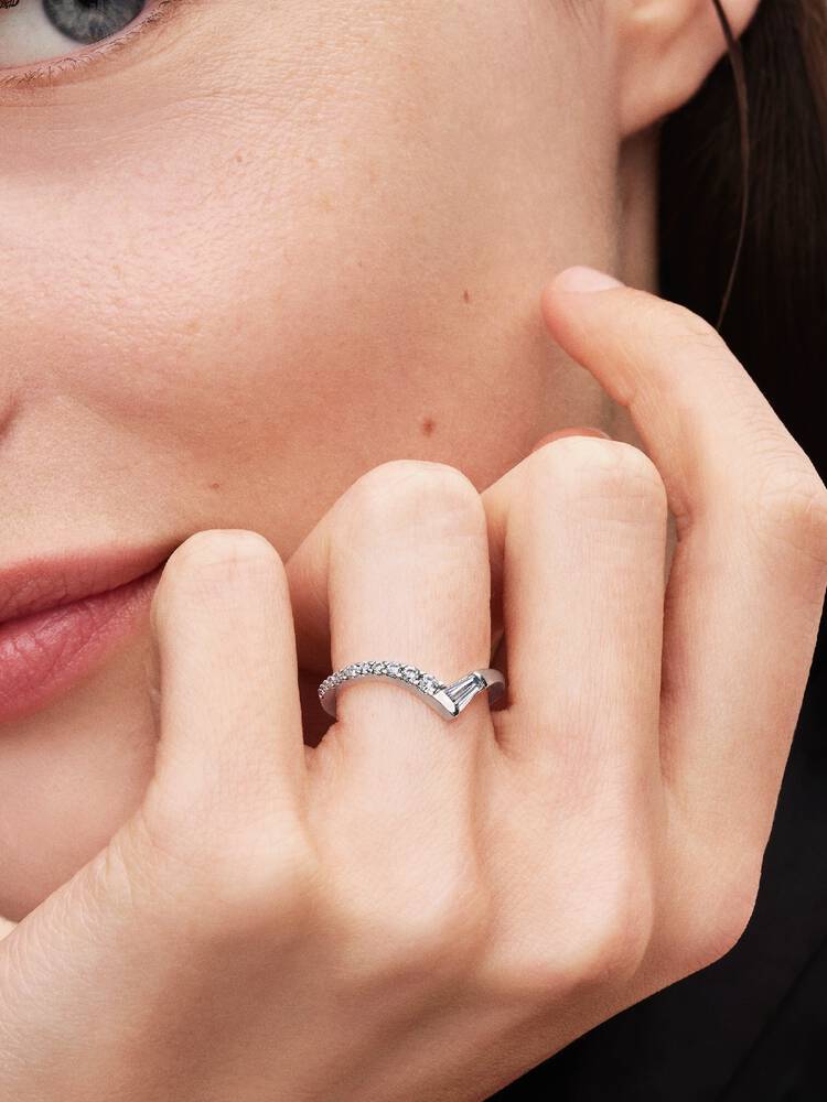 Pandora Anello Desiderio con Pietra Taglio Baguette e Pavè