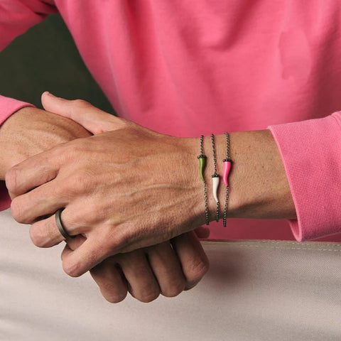 MANO-J - BRACCIALE CHARMS CON CORNETTO SMALTATO BIANCO IN TITANIO, 5 BLACK E CATENA