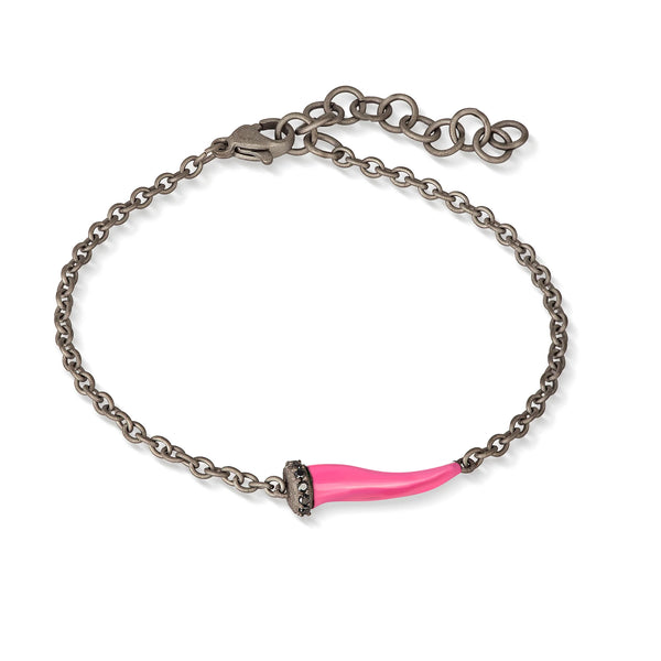 MANO-J - BRACCIALE CHARMS CON CORNETTO SMALTATO FUCSIA IN TITANIO, 5 BLACK E CATENA