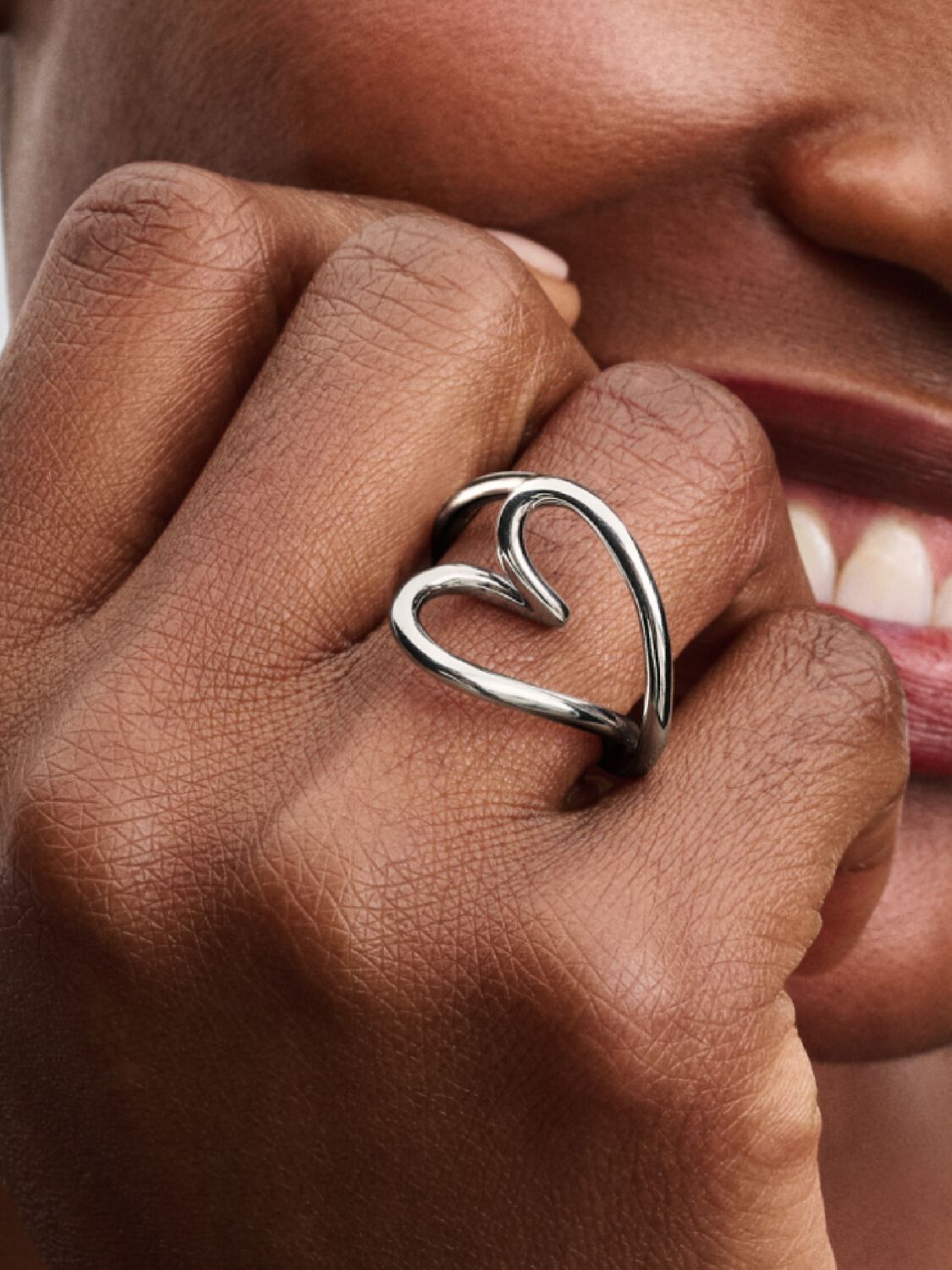 Pandora Anello Cuore Linea Sinuosa