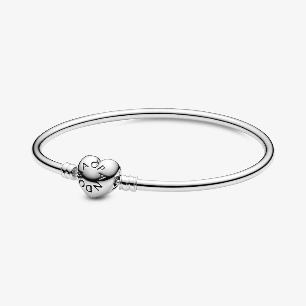 Pandora Bracciale Moments Rigido con chiusura a cuore