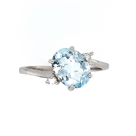 Anello con acquamarina taglio ovale e brillanti
