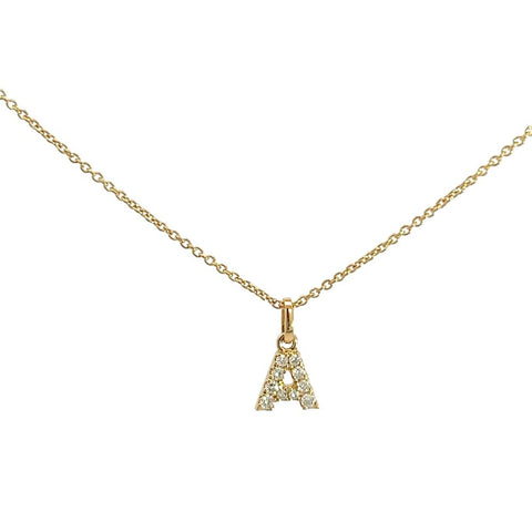 Dettaglio collana Crivelli iniziale lettera A in oro giallo e diamanti