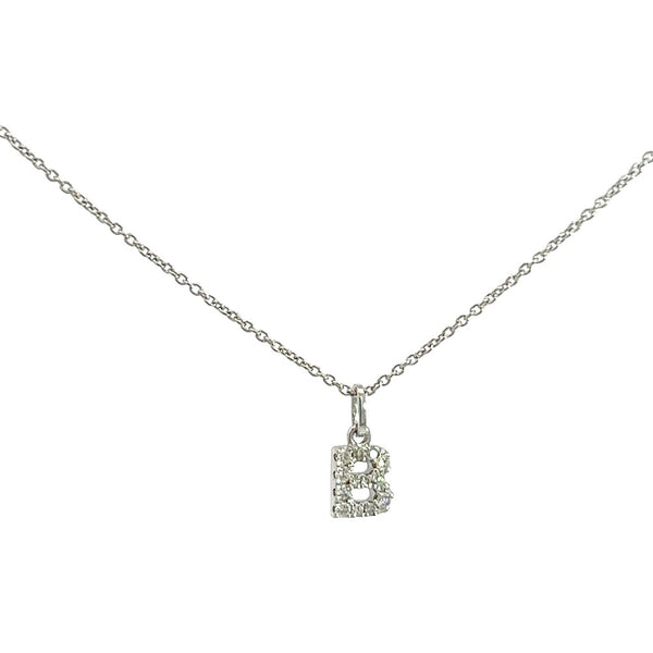 Dettaglio collana Crivelli iniziale lettera B in oro bianco e diamanti