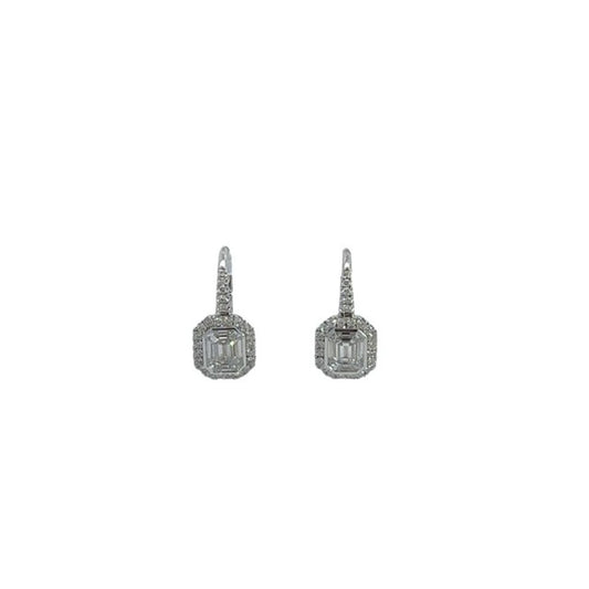 Orecchini pendenti Crivelli in oro bianco con diamante centrale taglio baguette e cornice di diamanti bianchi